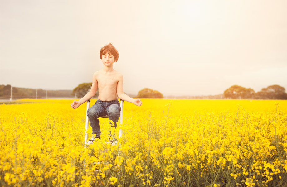 Environmental portraiture -Kent-and-Sussex-little boy-in-yellow-field-